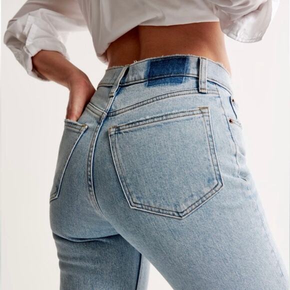 Abercrombie & Fitch The '90s Relaxed Jean Ultra High Rise Light Blue Wash - Picture 2 of 11